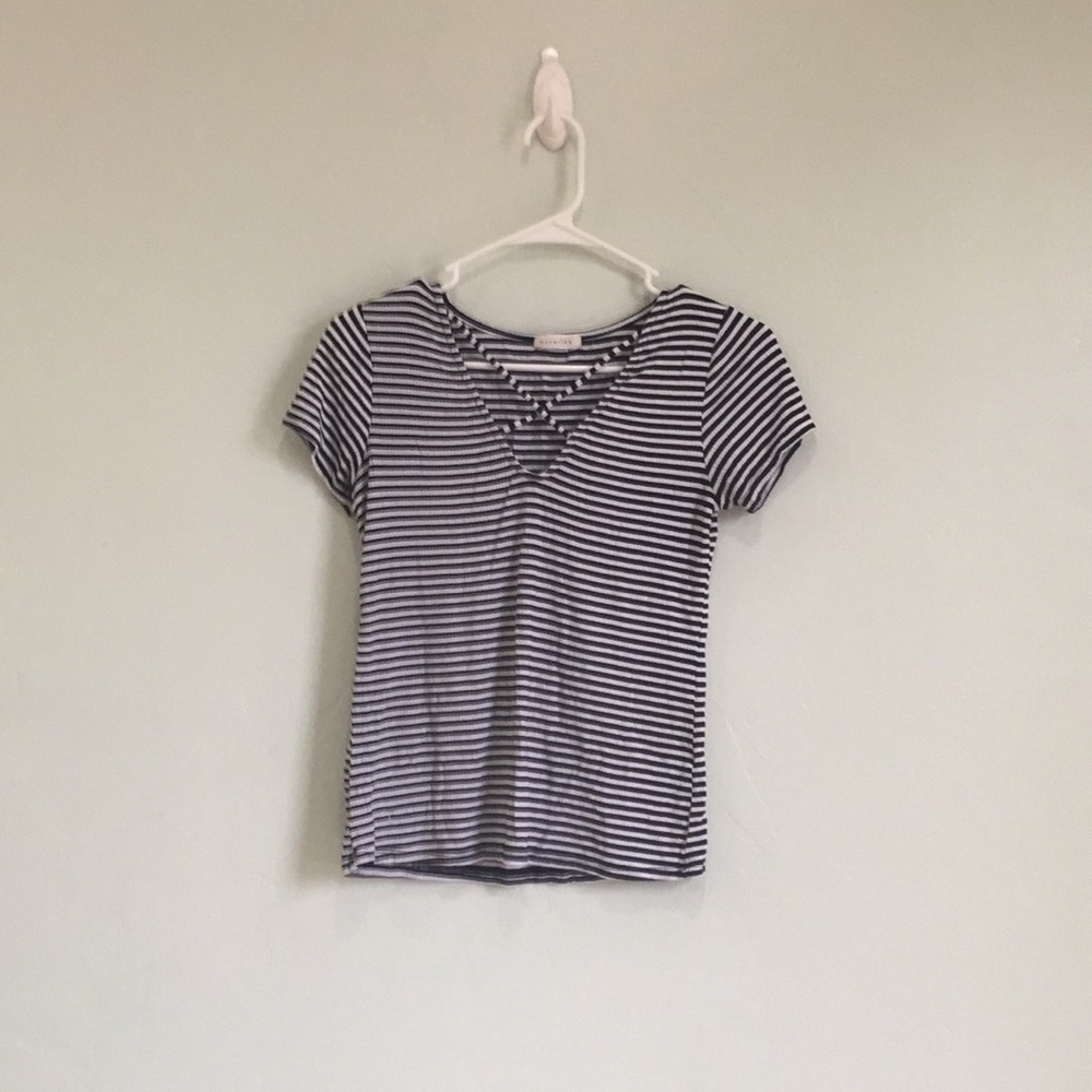 Black and white striped short-sleeved shirt